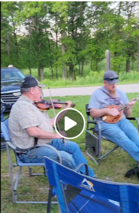 Impromptu bluegrass concert