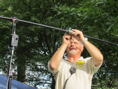 Closeup of tuning the BuddiPole Dipole for 20 Meters